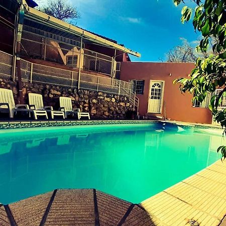 Yoieli Guest House Виндхук Экстерьер фото