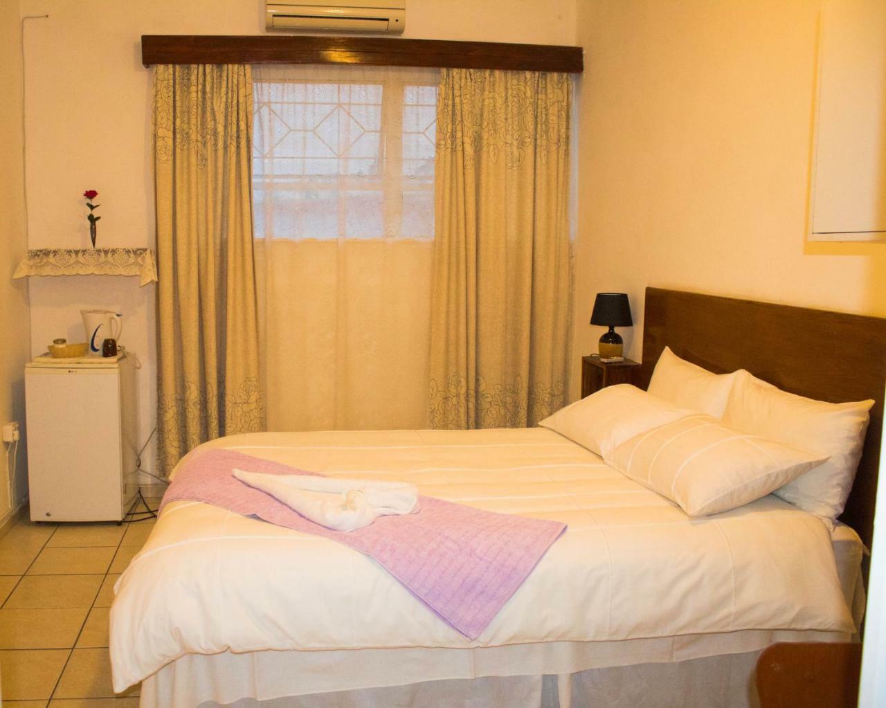Yoieli Guest House Виндхук Экстерьер фото