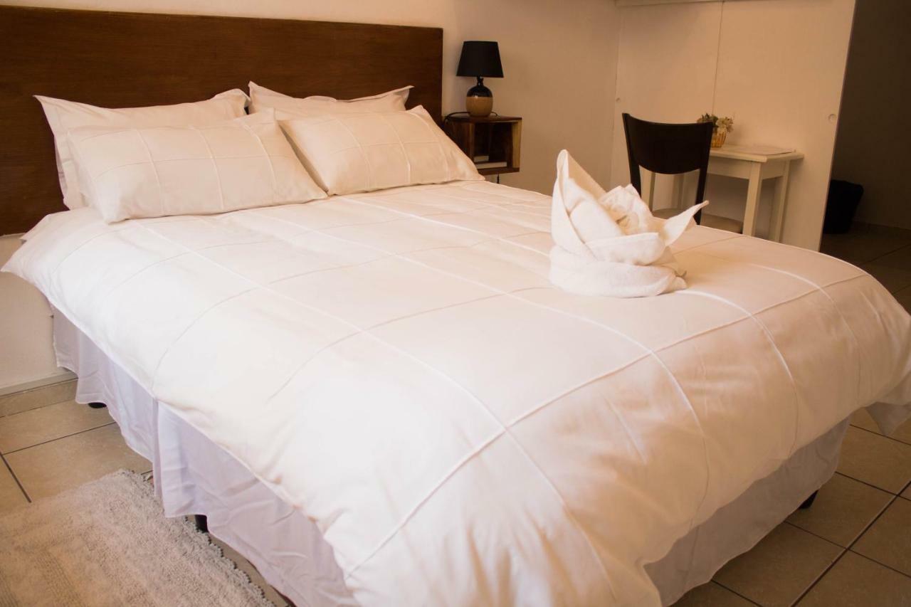 Yoieli Guest House Виндхук Экстерьер фото