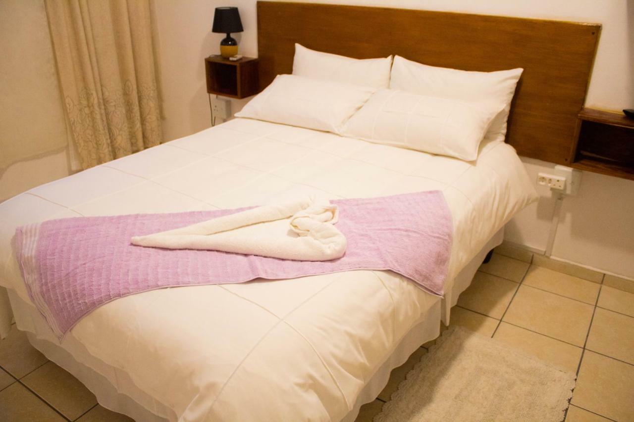 Yoieli Guest House Виндхук Экстерьер фото