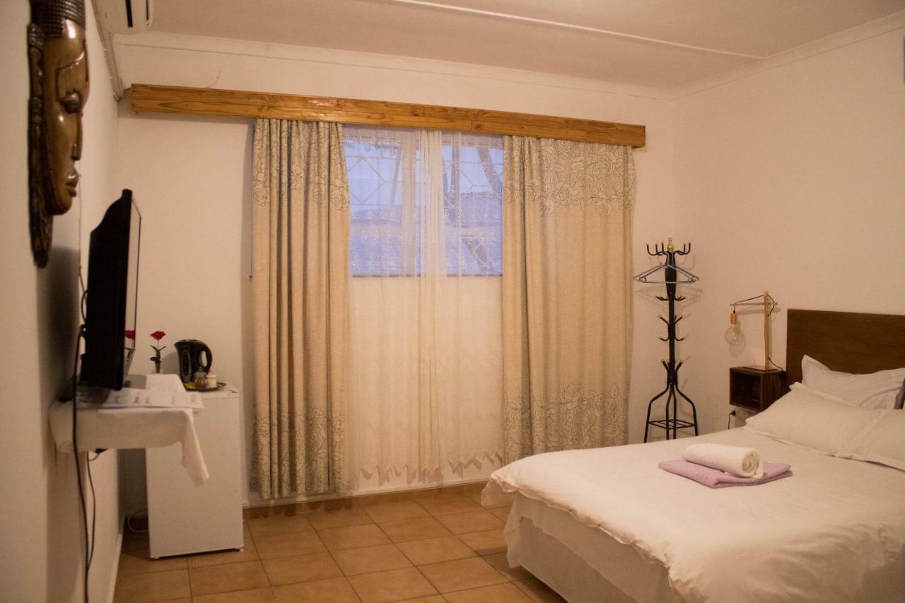 Yoieli Guest House Виндхук Экстерьер фото