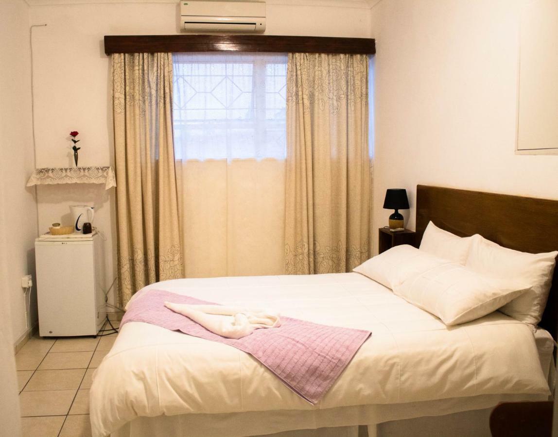 Yoieli Guest House Виндхук Экстерьер фото