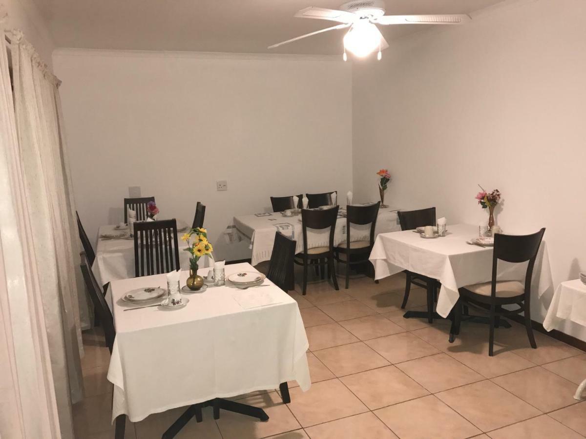 Yoieli Guest House Виндхук Экстерьер фото